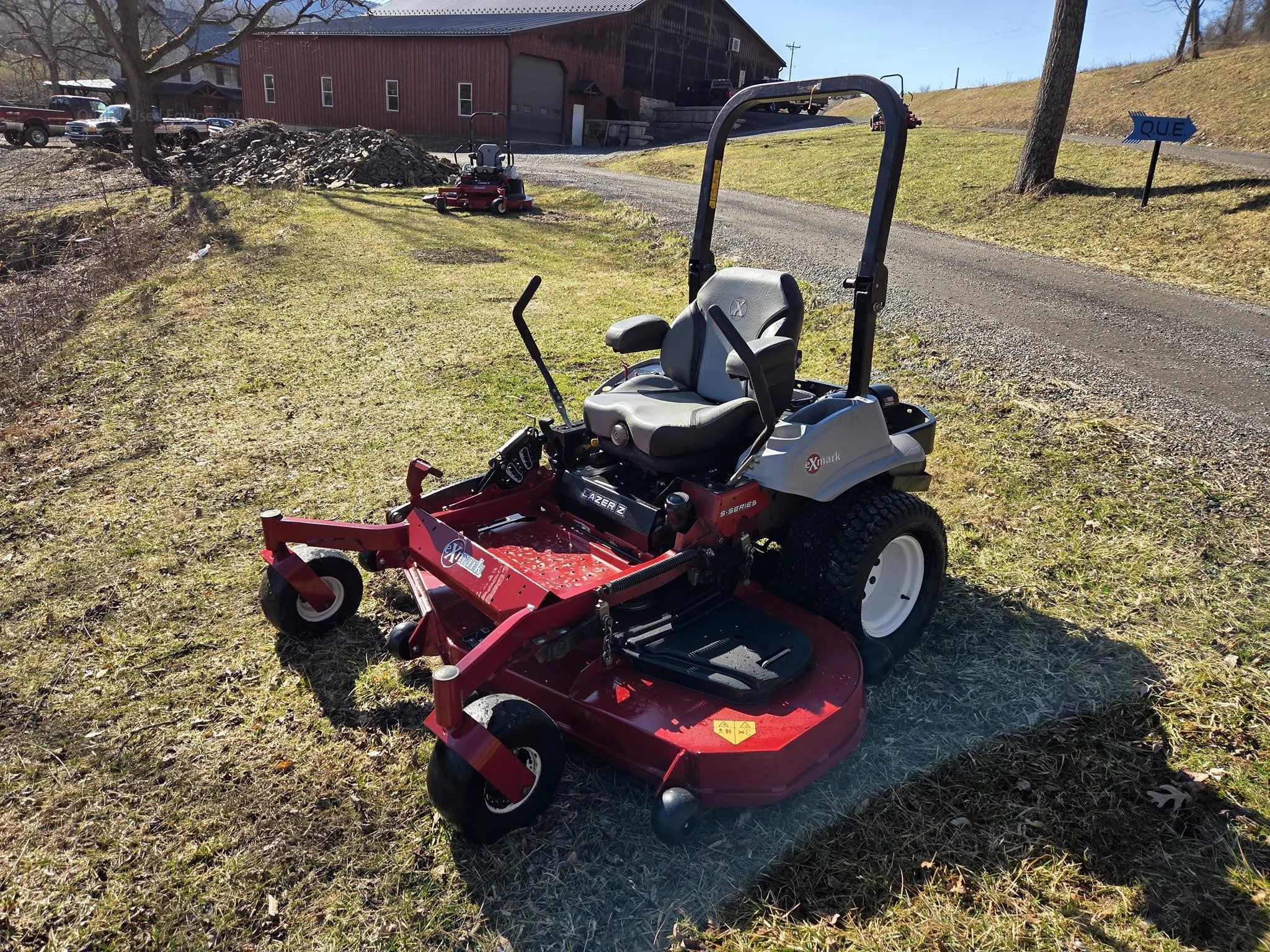 2016 EXMARK LZS749AKC724A1 – 72″ Zero Turn Mower