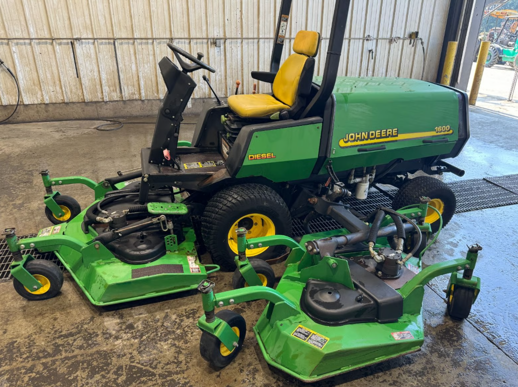 John Deere 1600 Wide Area Mower